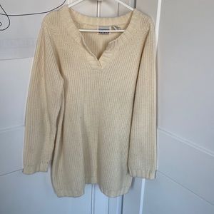 Oversized cream sweatelr